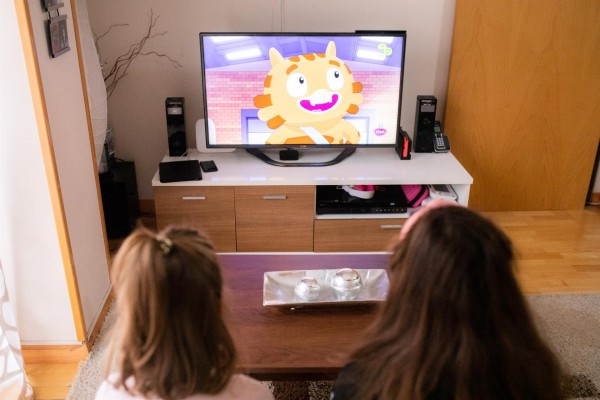 El consumo televisivo de los españoles en mayo fue de 4 horas y 20 minutos diarios por persona, 37 minutos más