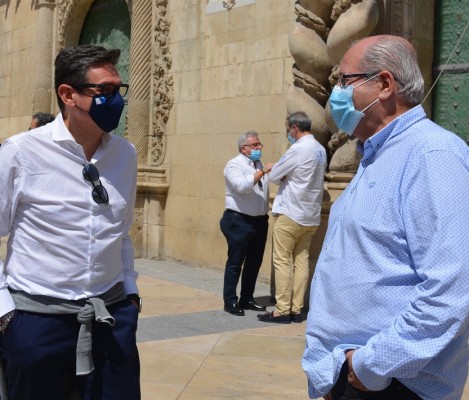 Alicante renueva dos campos de fútbol por medio millón y tramita ayudas a la Federació de Fogueres