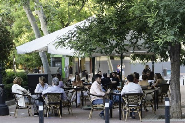 Restaurantes, bares y cafeterías cobrarán el vaso y tapa del café para llevar desde 2023