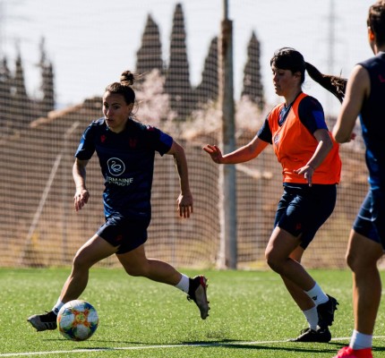 
Atlético Levante y Levante Femenino se turnan en Buñol en vuelta al trabajo