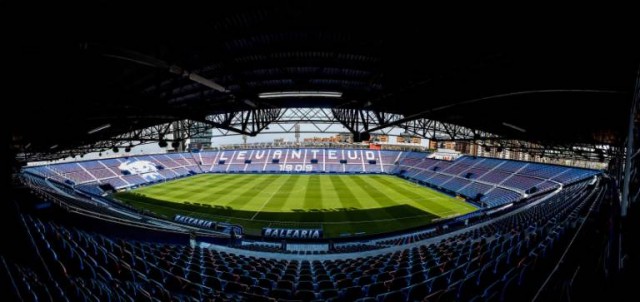 El Levante comienza el desmontaje de la cubierta del Ciutat de València