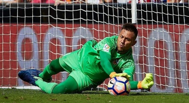 El AC Milan baraja la opción de Diego Alves para su portería