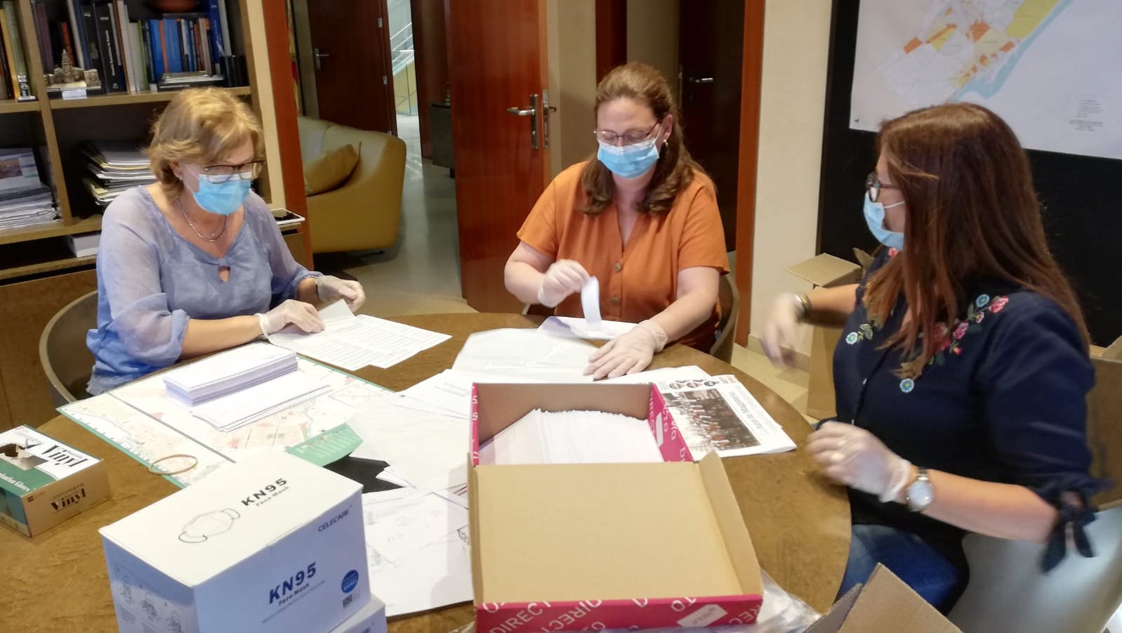 Borriana inicia el reparto a domicilio de 6.000 mascarillas reutilizables para mayores de 65 años