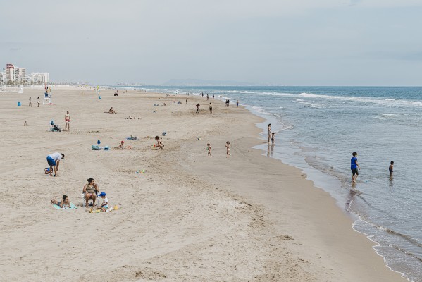 El primer día de playa en Gandia transcurre con normalidad
