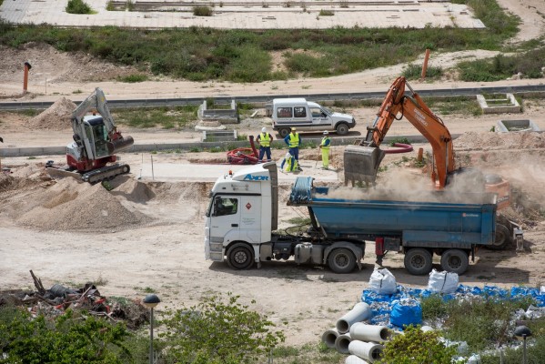 Alicante regula las obras de urbanización y edificación simultáneas para dinamizar al sector