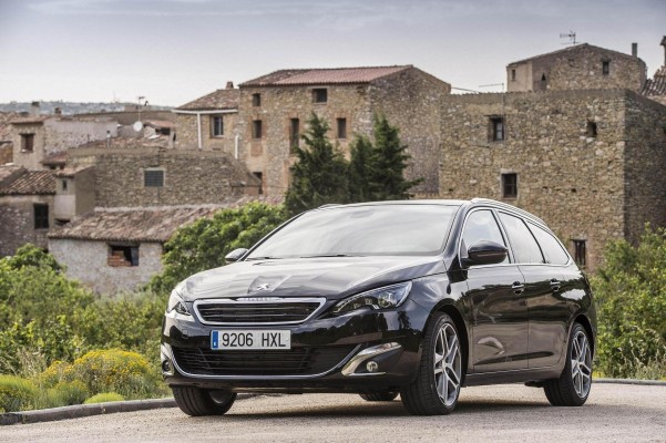 Peugeot se sitúa como la marca más vendida en España en mayo y el Dacia Sandero, el modelo 'favorito'