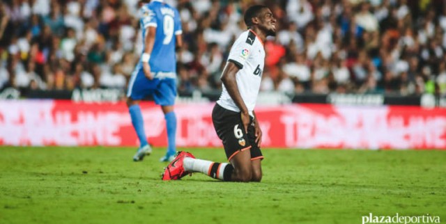 Kondogbia suspendido; Parejo, Gayá y Ferrán a un partido de la sanción
