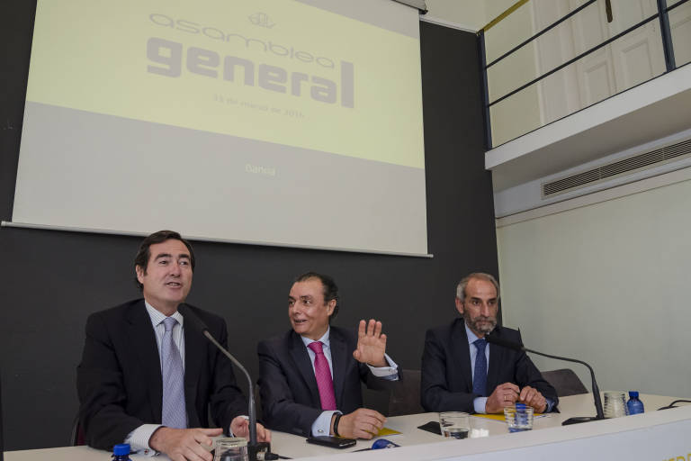 Antonio Garamendi, Salvador Navarro y Miguel Ángel Javaloyes, en una asamblea de la CEV. Foto: KIKE TABERNER - 