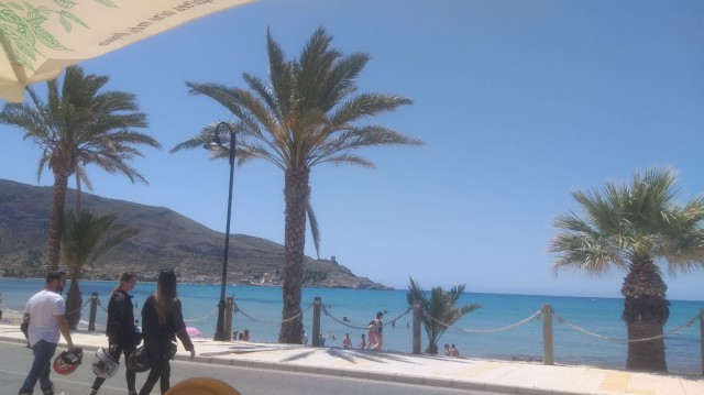 Piden a Costas que los negocios a pie de playa puedan ocupar más espacio