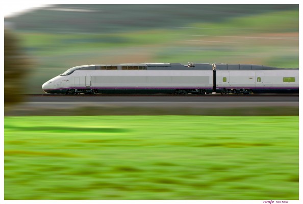 Renfe prevé que el AVE le 'robe' 3,4 millones de viajeros al avión por la crisis