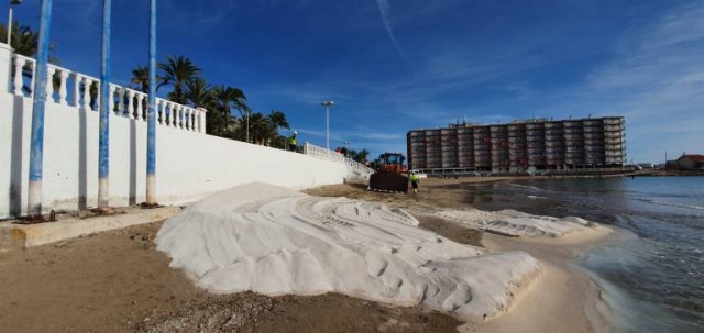 Torrevieja prevé abrir sus playas entre el 8 y el 14 de junio y trabaja en una aplicación para control de acceso y ocupación  