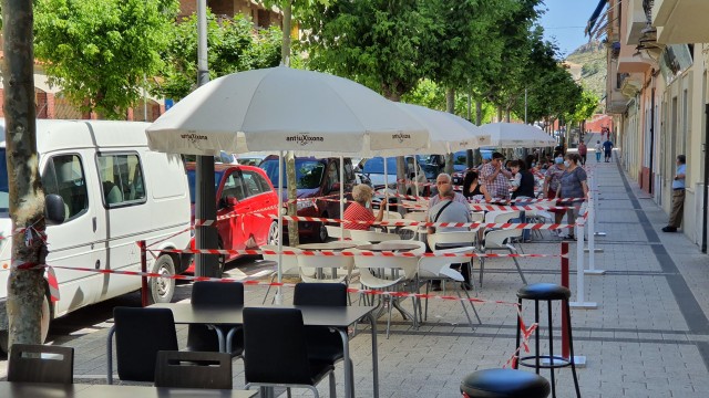 La hostelería ahorrará entre 200 y 1.000 euros en Xixona por la supresión de la tasa de vía pública