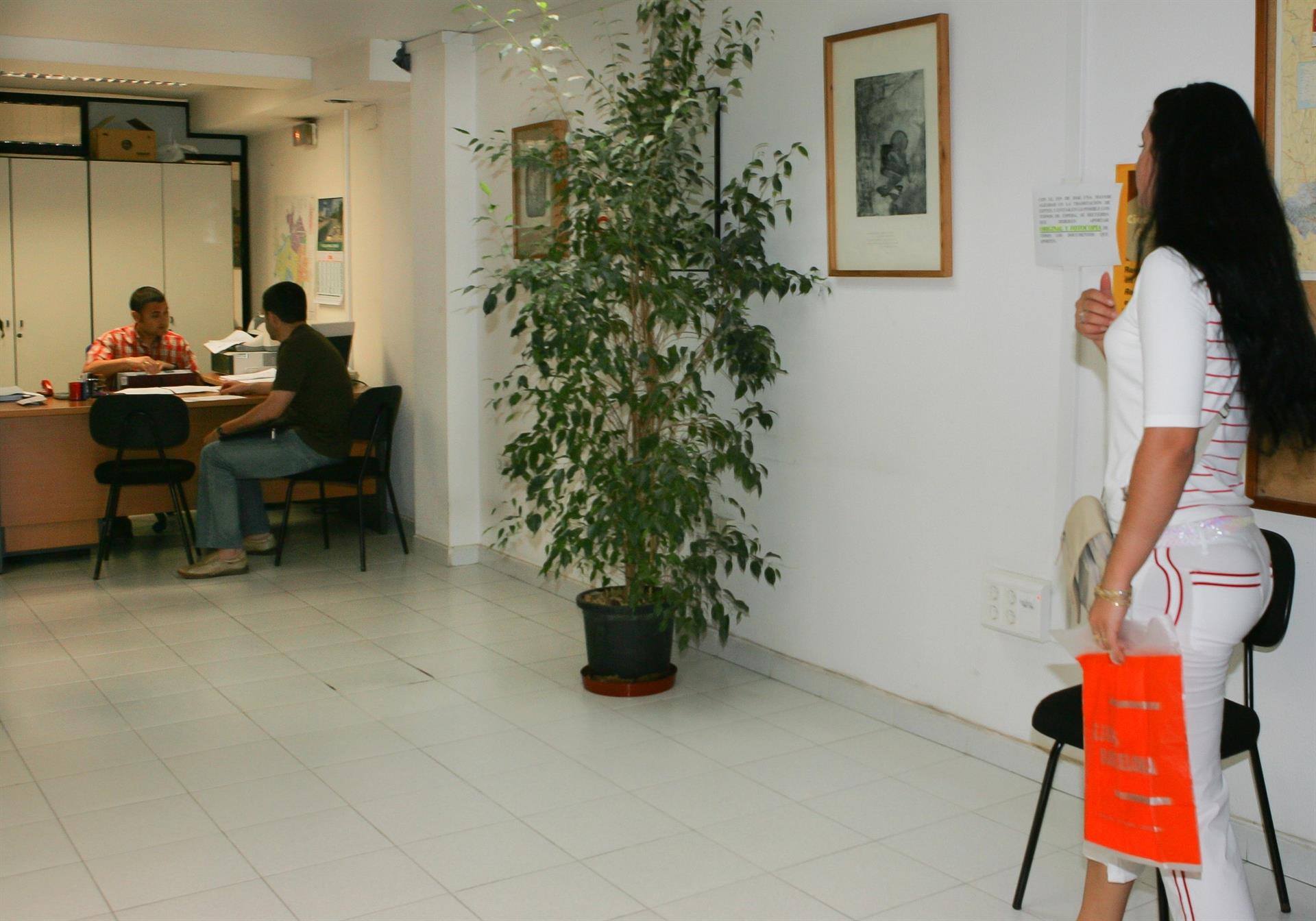 Castelló fija la obligatoriedad de cita previa para las atenciones presenciales que comenzarán el lunes