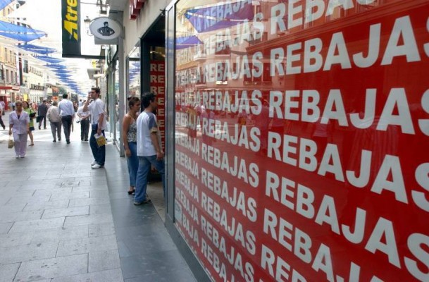 La campaña de rebajas de verano generará 14.700 empleos, un 8% más