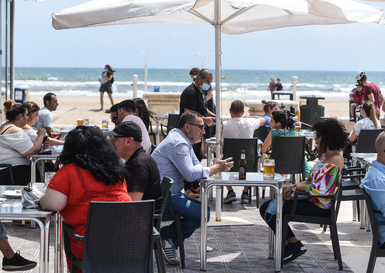 Playas, restaurantes, cines y centros comerciales: lo que la Fase 2 trae a los valencianos desde el lunes