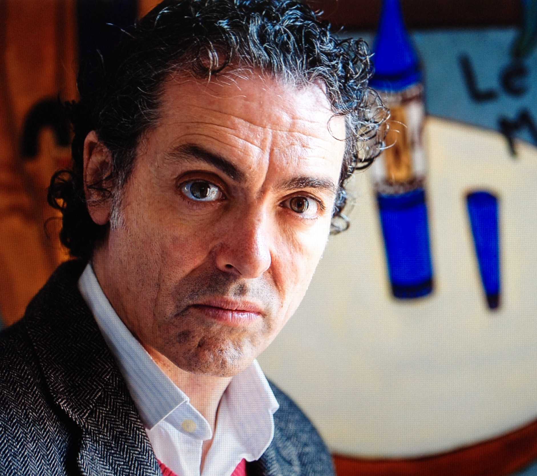 El análisis del cuadro 'L'Homme Postmoderne': más de 40 artículos sobre la obra del pintor Camaró