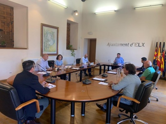 La mesa de Ayuntamiento y agentes sociales vuelve a reunirse en Elche para analizar posibles medidas