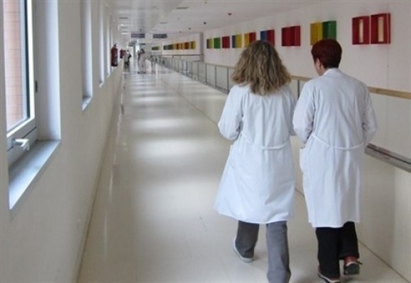El personal médico y de enfermería colegiado en la Comunitat Valenciana subió más de un 3% en 2019