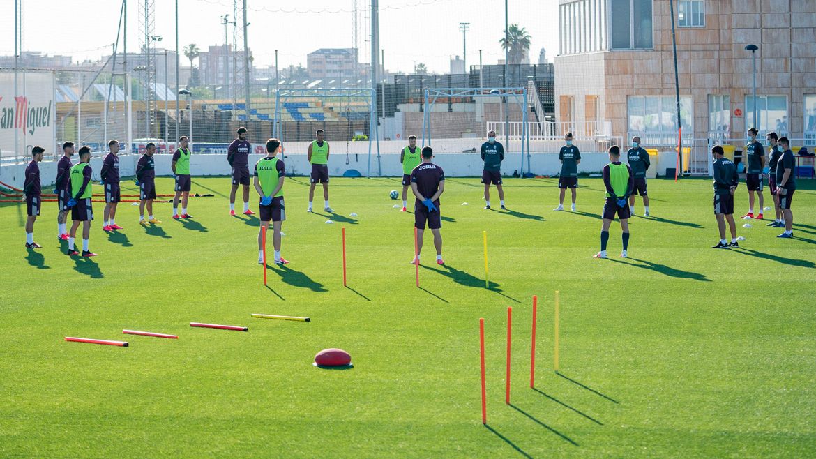 Minuto de silencio y crespón negro en el Villarreal por las víctimas de la covid-19