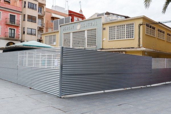 El informe de Cuatrecasas sobre el Mercado de Elche ve incompatible el proyecto con la protección del Misteri o los refugios