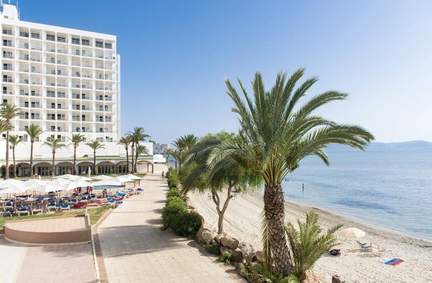 Los hoteles de la Región despiertan con las primeras reservas para el verano