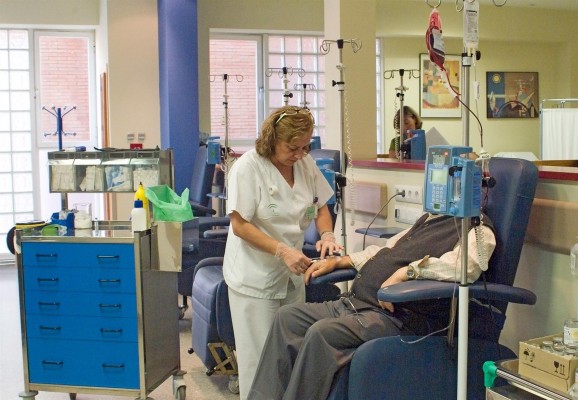 La crisis sanitaria ha provocado que la entrada de nuevos casos de cáncer en los hospitales disminuya un 35% 