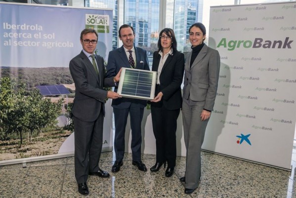 Iberdrola alcanza un acuerdo con Caixabank para desarrollar energía solar fotovoltaica entre sus clientes