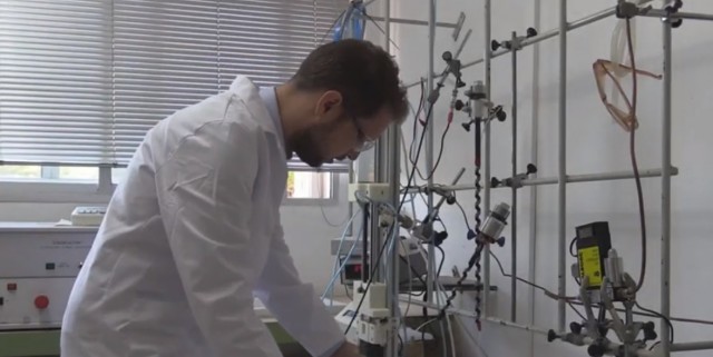 La Universidad de Alicante desarrolla un reactor para facilitar la producción de fármacos
