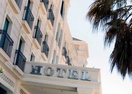 Reabren 6 hoteles en València y el 51 % tiene dudas de abrir a corto plazo