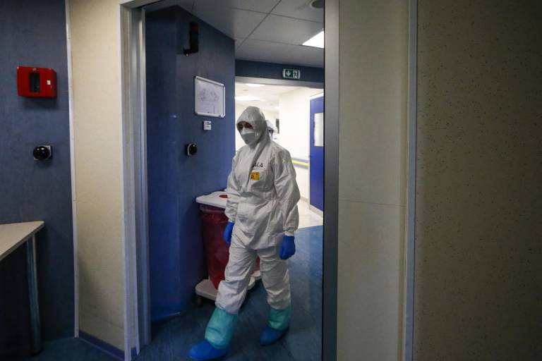 Los contagios y fallecimientos por coronavirus en sanitarios serán considerados accidente de trabajo