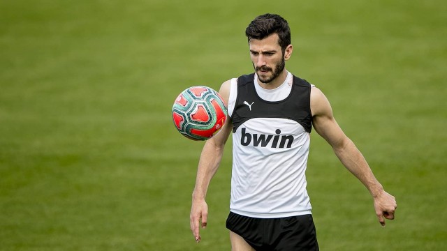 El Valencia ya se entrena en grupos de catorce jugadores