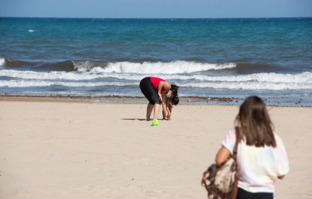 Alicante anuncia la autorización del baño en las playas en el inicio de junio si se avanza a la Fase 2