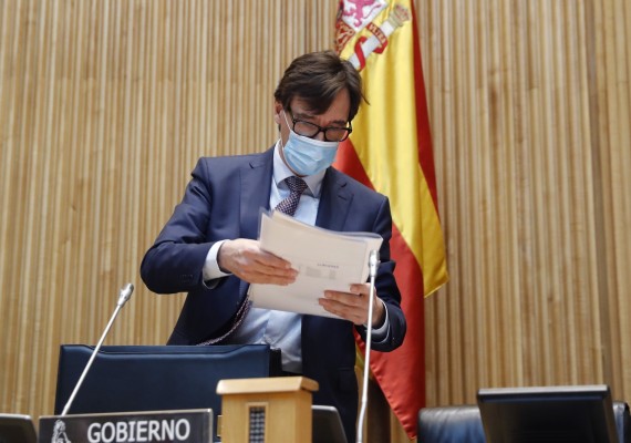 El ministro opaco se hace 'transparente' a las 22h