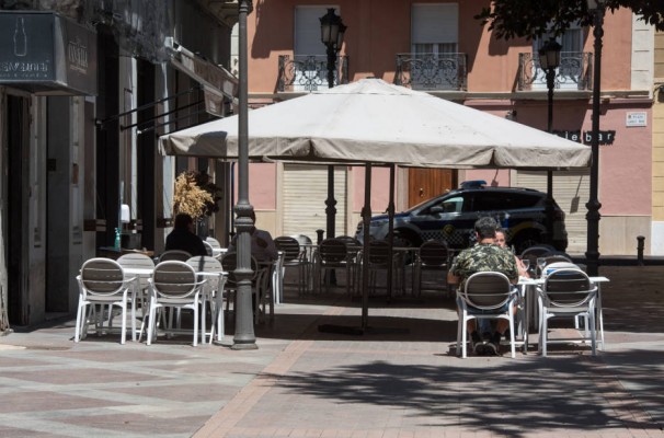 Los vecinos del Centro denuncian a Barcala por 'prevaricar' con la ampliación de las terrazas