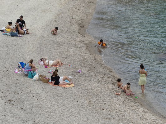Cala Cortina, una playa en exclusiva para los más madrugadores