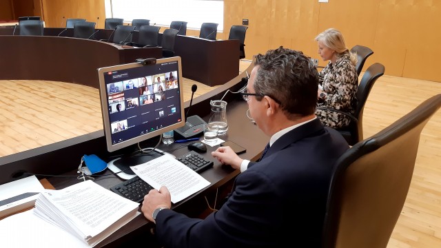 Benidorm valorará el inglés y valenciano para las licencias de taxi, incompatibles con las VTC
