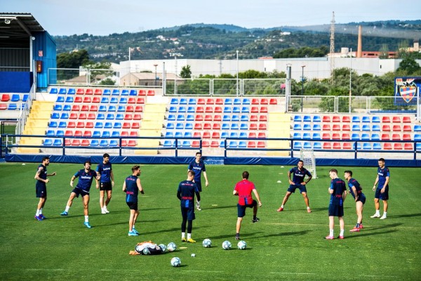 El Levante se adaptará desde mañana a los grupos de 14 futbolistas