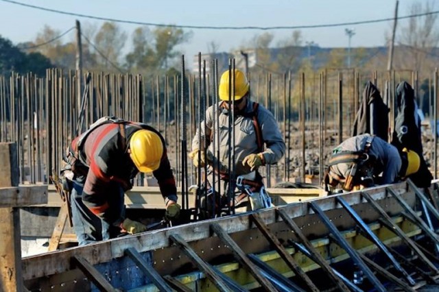 La Región de Murcia presume de creación de empleo pero mantiene 