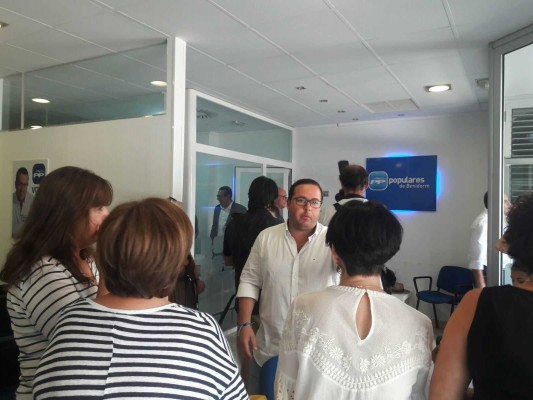 El senador Almodóbar retira su candidatura al PP de Benidorm y se integra en la lista del alcalde