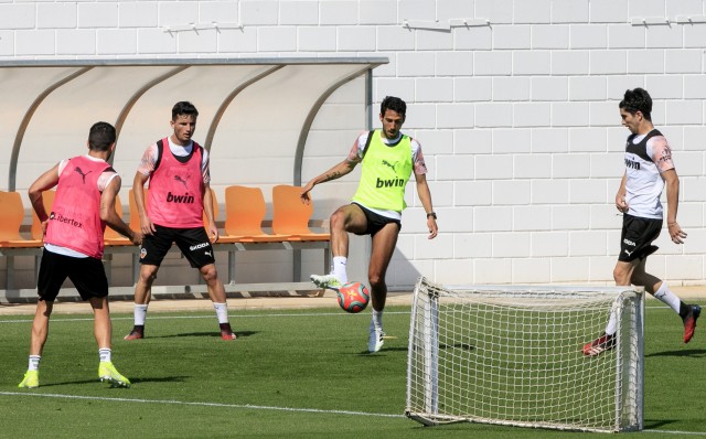 El Valencia cambia la fiesta copera de hace un año por las sesiones en grupo

