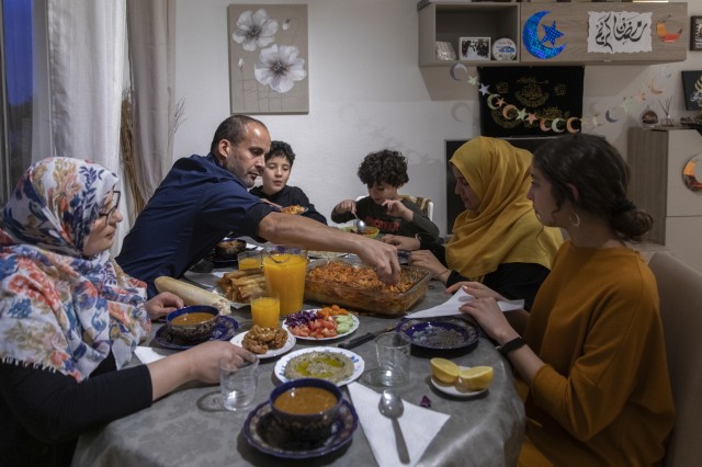 Confinados con Alá: el recogimiento de un Ramadán histórico