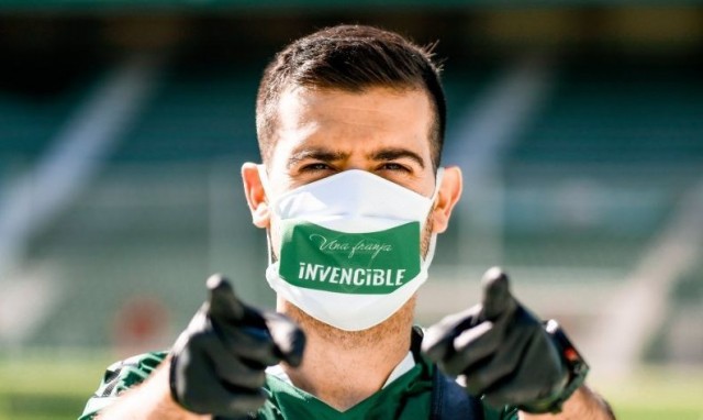 Aficionados del Elche agotan en dos días mascarillas con colores del club
