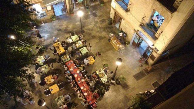El Carme no es barrio para vecinos: restaurantes ilegales, terrazas que ocupan plazas, amenazas... 