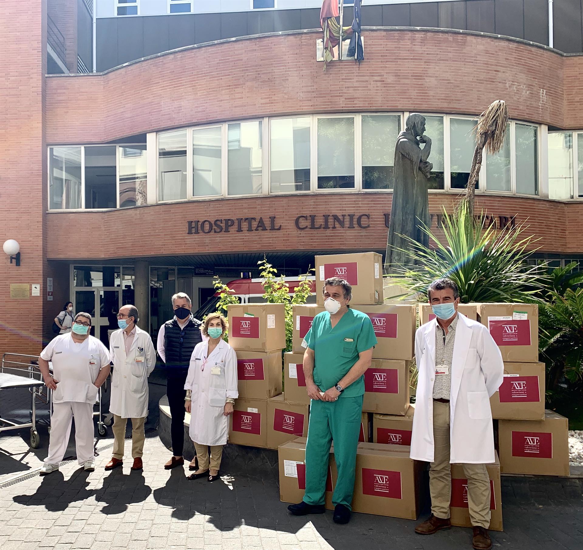 AVE dona 25.000 batas quirúrgicas a hospitales de la Comunitat Valenciana