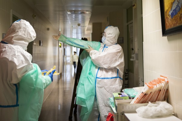 Sanidad remite el documento de desescalada sanitaria y lo retira por 