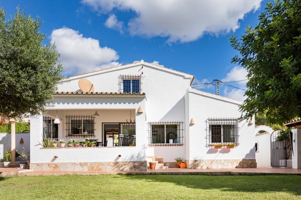 La 'nueva normalidad' de la Comunitat al viajar en Airbnb: turismo doméstico, estancias más largas, familia y atención a la limpieza