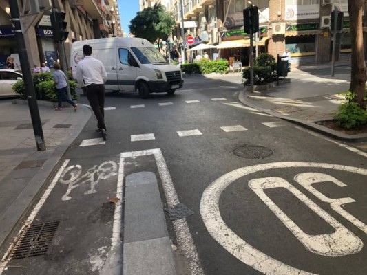 Alicante anticipa el límite de velocidad máxima de 30 km/h en calles de un carril y sentido único