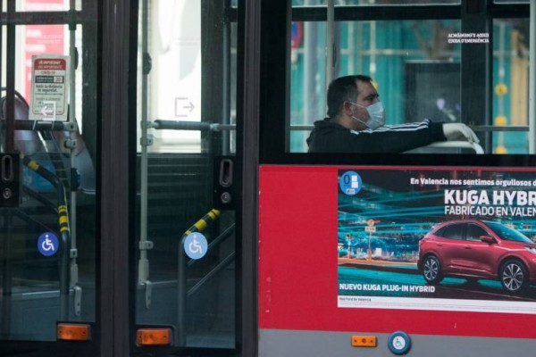 Los trenes y los autobuses de línea deben dejar siempre vacío el asiento contiguo al del viajero