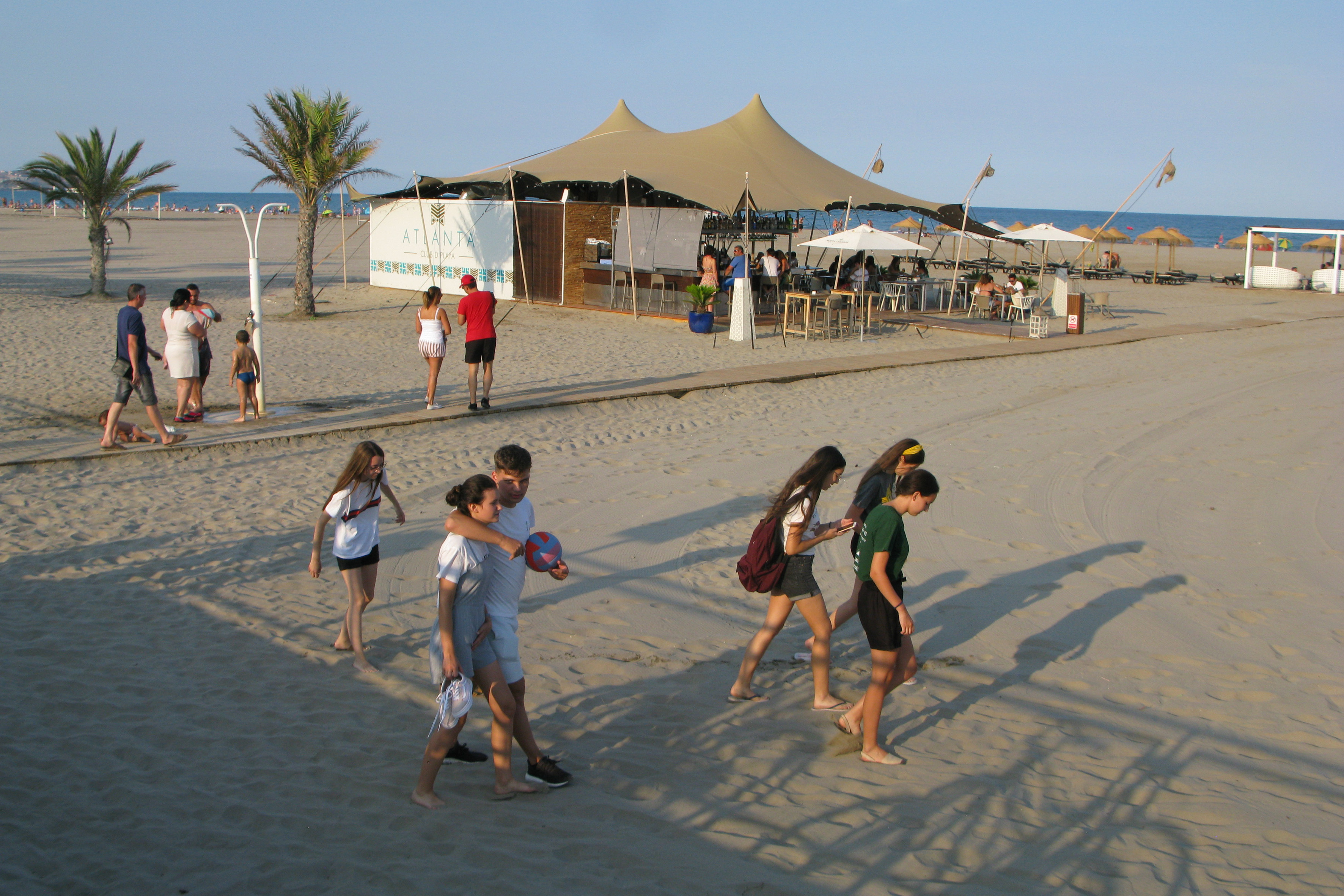 Costas autoriza los chiringuitos de la provincia este verano y solo falta el aval de Sanidad