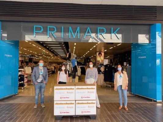 Bonaire colabora con Cáritas con la donación de 500 prendas de la marca Primark